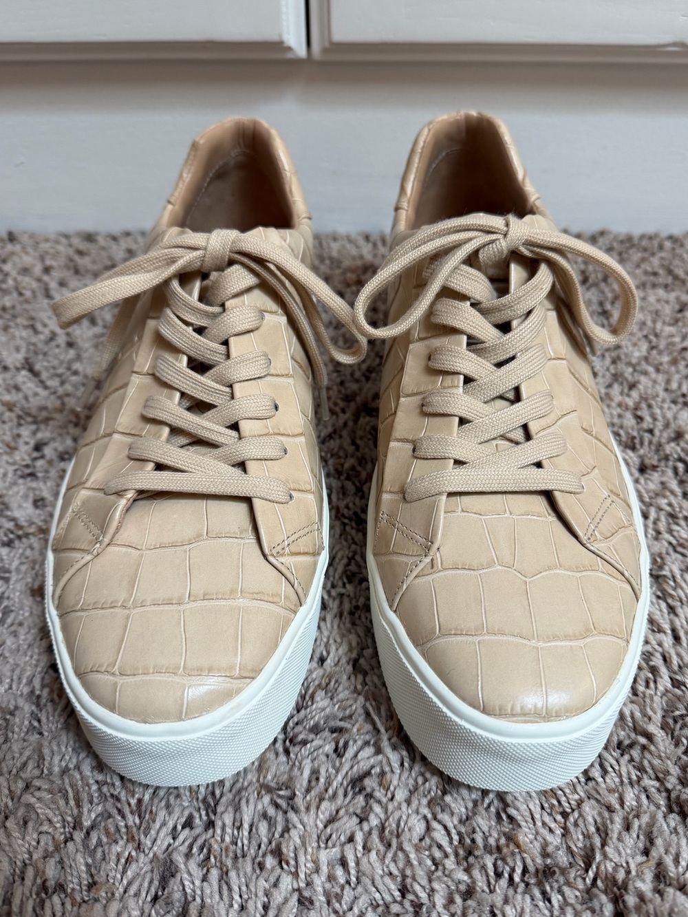 Vince Benfield Croc-Embossed Leather Sneakers Tan Size 9